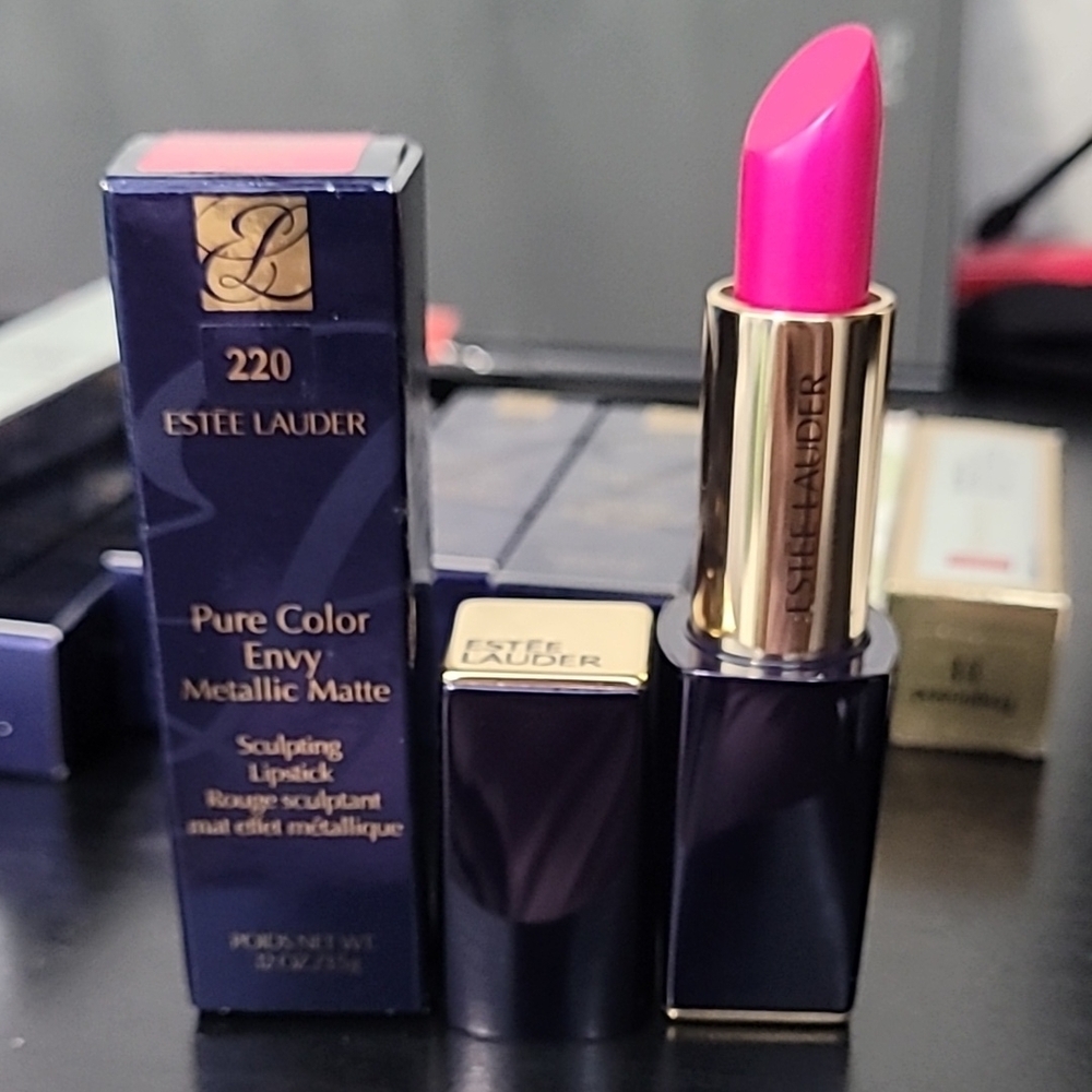 Estee Lauder Pure Color Envy Metallic Matte Sculpting Lipstick Pink - Hot Shock